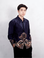 Swipe Up Kemeja Batik Pria Modern Katun Slimfit Lengan Panjang Motif Rupakenca Navy