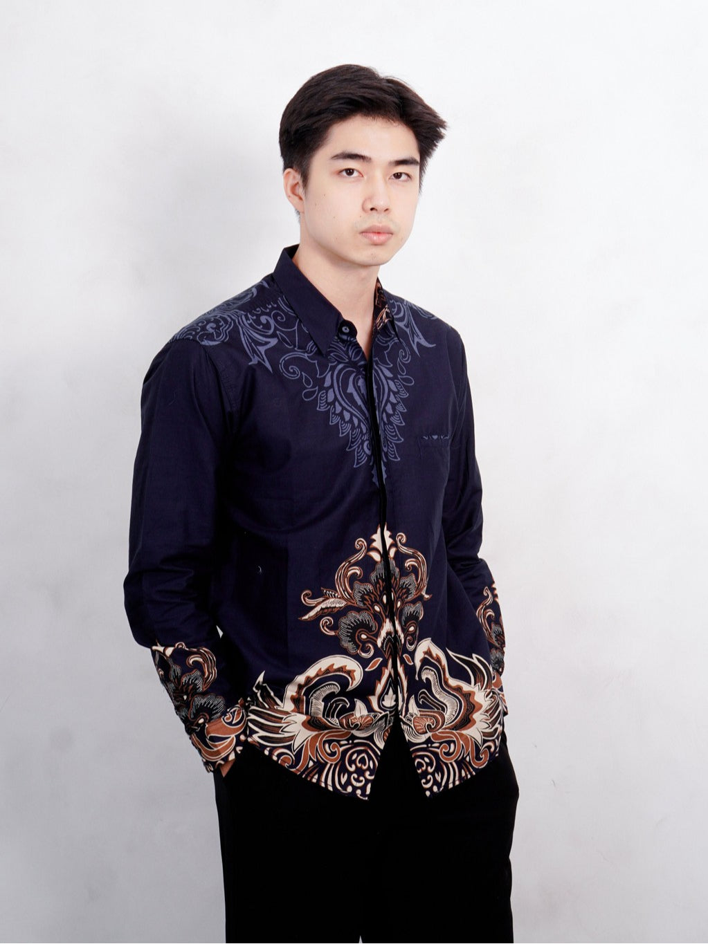 Swipe Up Kemeja Batik Pria Modern Katun Slimfit Lengan Panjang Motif Rupakenca Navy