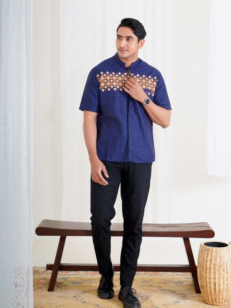 Swipe Up Kemeja Koko Pria Modern Katun Lengan Pendek Motif Fayez Navy