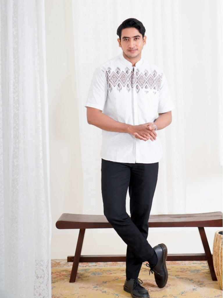 Swipe Up Kemeja Koko Pria Modern Katun Lengan Pendek Motif Ghaisan White