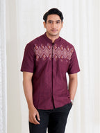 Swipe Up Kemeja Koko Pria Modern Katun Lengan Pendek Motif Ghaisan Maroon