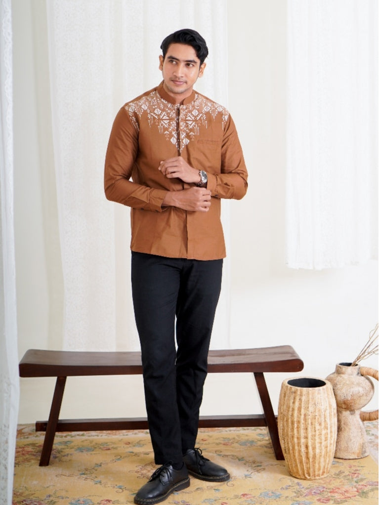 Swipe Up Kemeja Koko Pria Modern Katun Lengan Panjang Motif Arfathan Brown