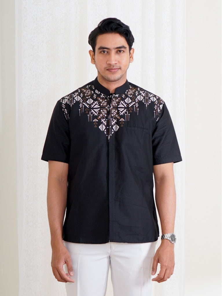 Swipe Up Kemeja Koko Pria Modern Katun Lengan Pendek Motif Arfathan Black