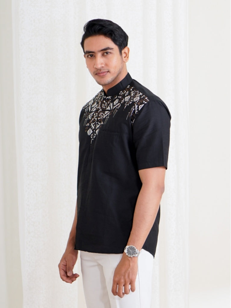 Swipe Up Kemeja Koko Pria Modern Katun Lengan Pendek Motif Arfathan Black