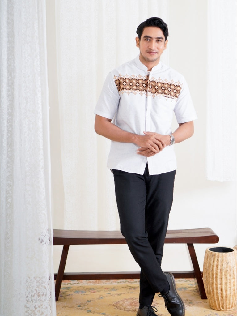 Swipe Up Kemeja Koko Pria Modern Katun Lengan Pendek Motif Fayez White
