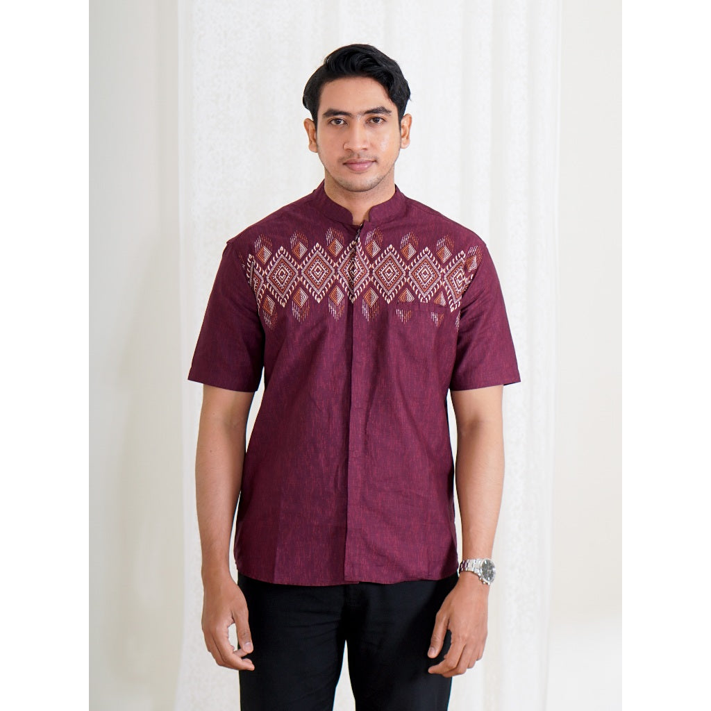 Swipe Up Kemeja Koko Pria Modern Katun Lengan Pendek Motif Ghaisan Maroon