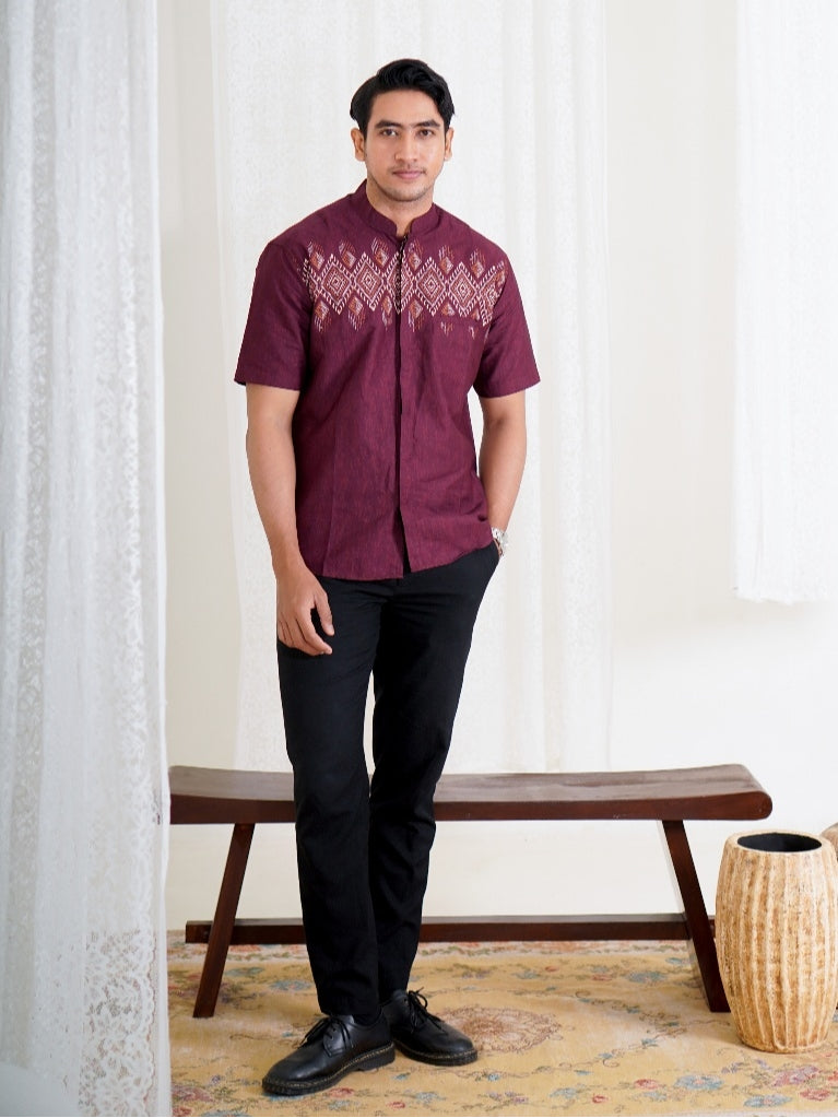 Swipe Up Kemeja Koko Pria Modern Katun Lengan Pendek Motif Ghaisan Maroon