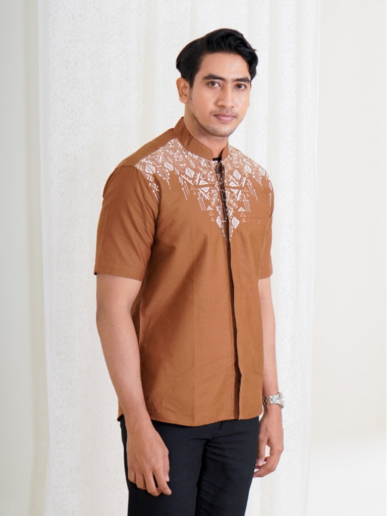 Swipe Up Kemeja Koko Pria Modern Katun Lengan Pendek Motif Arfathan Brown