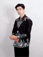 Swipe Up Kemeja Batik Pria Modern Katun Slimfit Lengan Panjang Motif Rupakenca Black