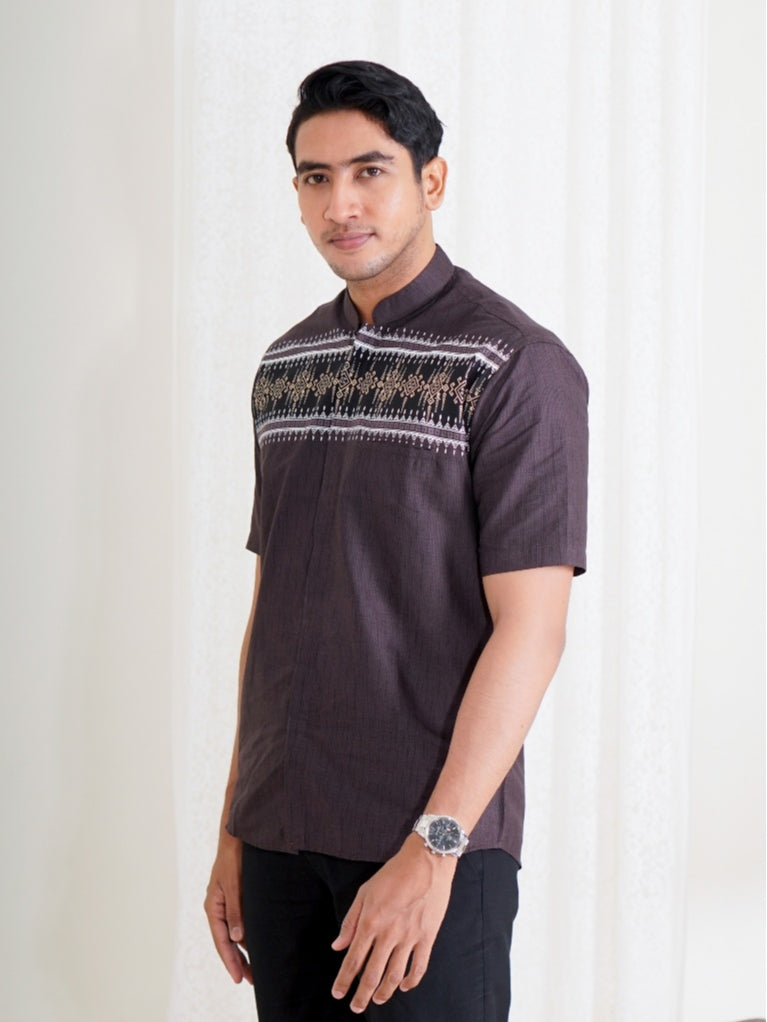 Swipe Up Kemeja Koko Pria Modern Katun Lengan Pendek Motif Arkan Mahogany