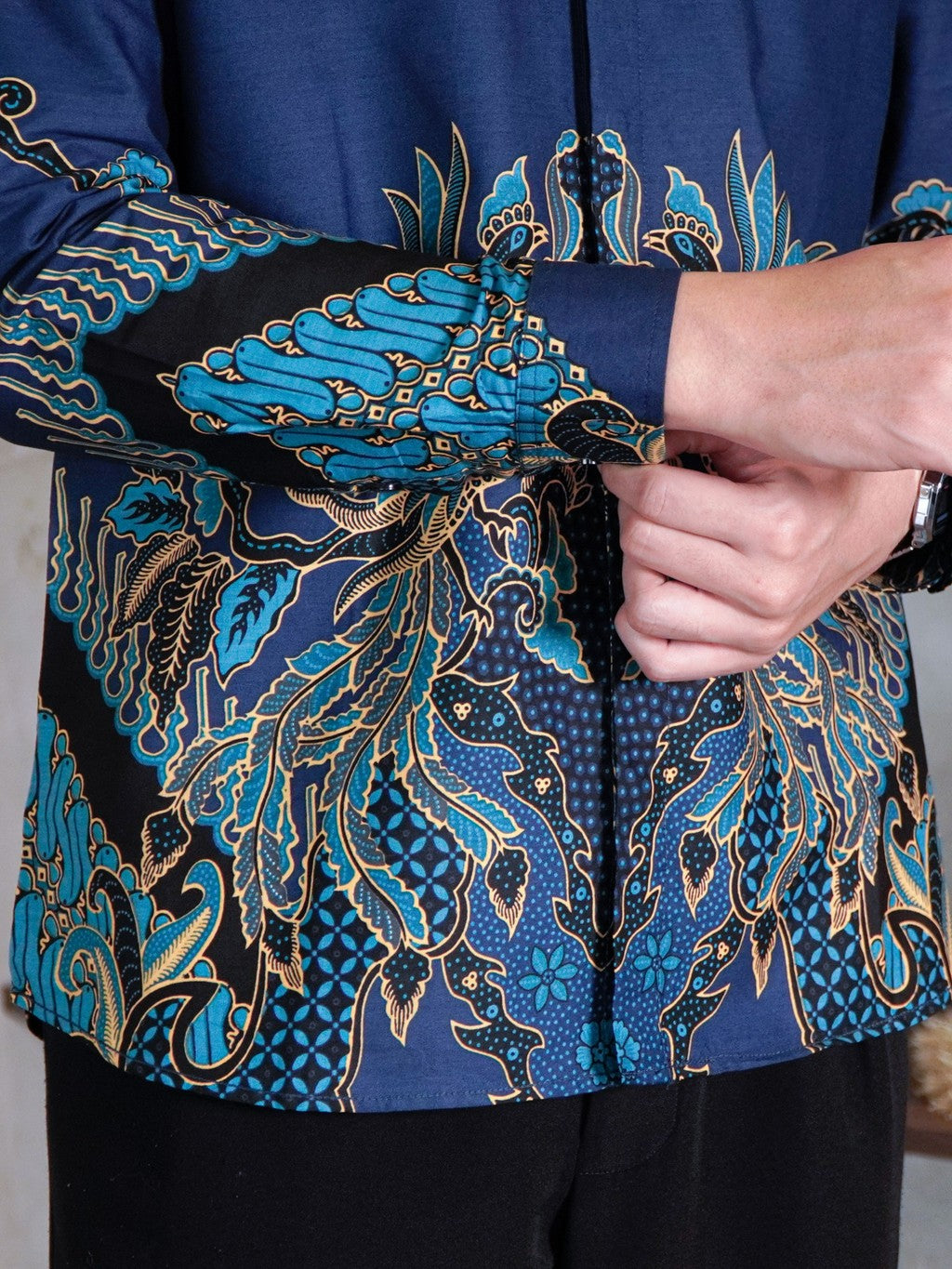 Swipe Up Kemeja Batik Pria Modern Slimfit Lengan Panjang Prabu Emerald Blue