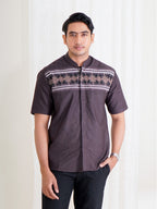 Swipe Up Kemeja Koko Pria Modern Katun Lengan Pendek Motif Arkan Mahogany