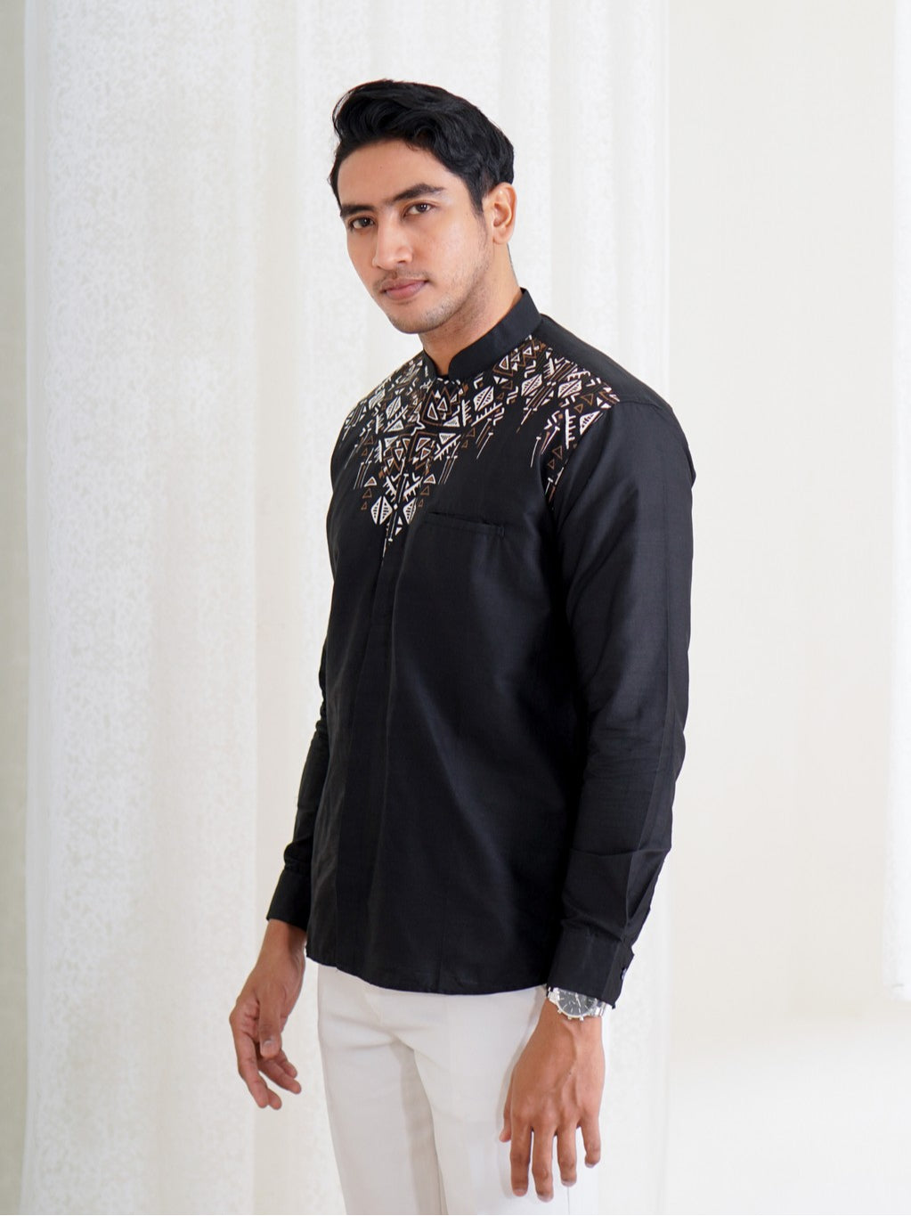 Swipe Up Kemeja Koko Pria Modern Katun Lengan Panjang Motif Arfathan Black