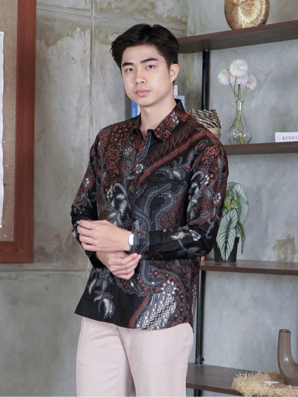 Swipe Up Kemeja Batik Pria Katun Modern Slimfit Lengan Panjang Hoya Mahogany Black