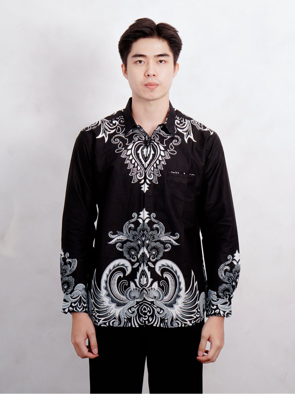 Swipe Up Kemeja Batik Pria Modern Katun Slimfit Lengan Panjang Motif Rupakenca Black