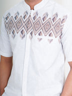 Swipe Up Kemeja Koko Pria Modern Katun Lengan Pendek Motif Ghaisan White