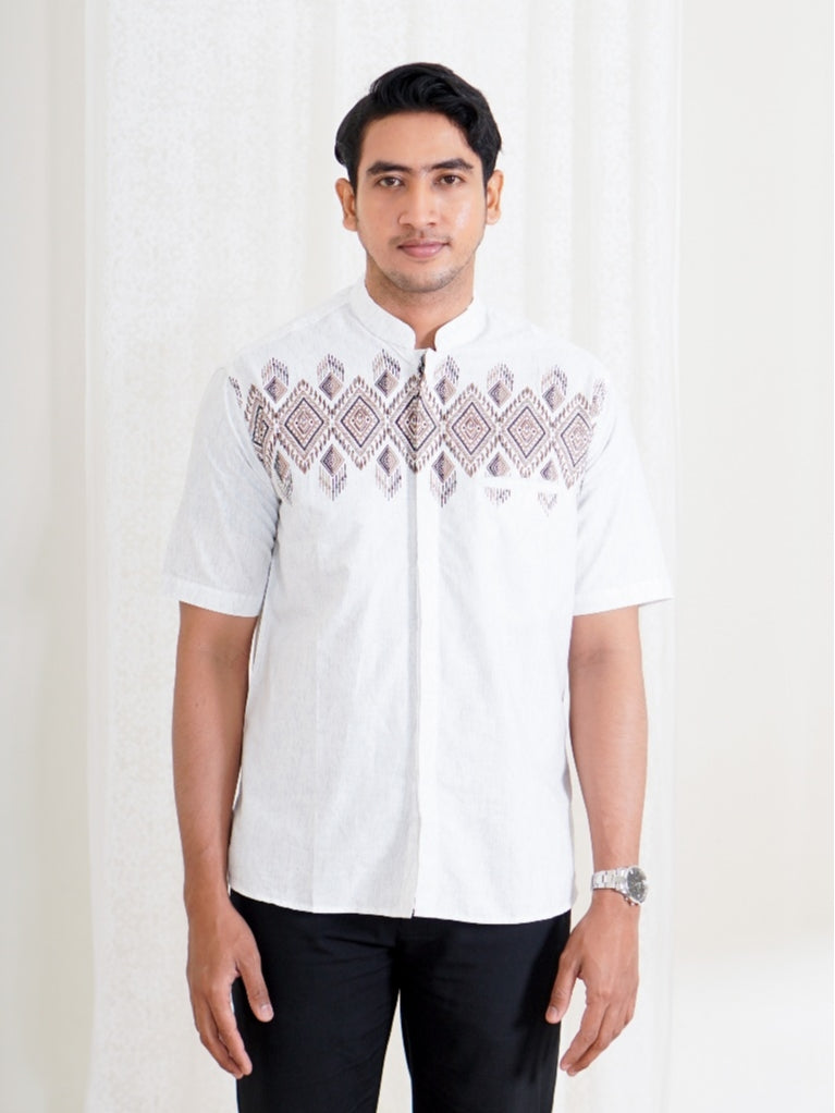 Swipe Up Kemeja Koko Pria Modern Katun Lengan Pendek Motif Ghaisan White