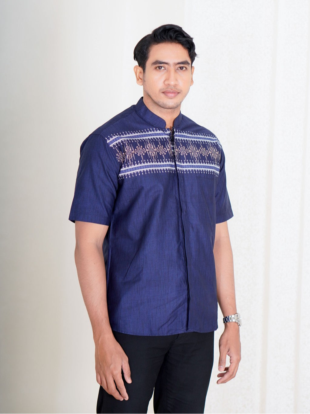 Swipe Up Kemeja Koko Pria Modern Katun Lengan Pendek Motif Arkan Navy