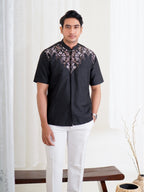 Swipe Up Kemeja Koko Pria Modern Katun Lengan Pendek Motif Arfathan Black